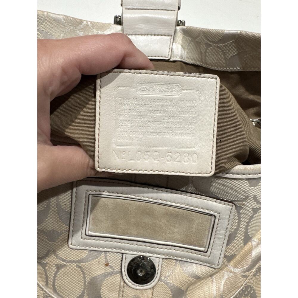 Coach Shoulder Bag White Soho Pre Owned Condition - Picture 5 of 10